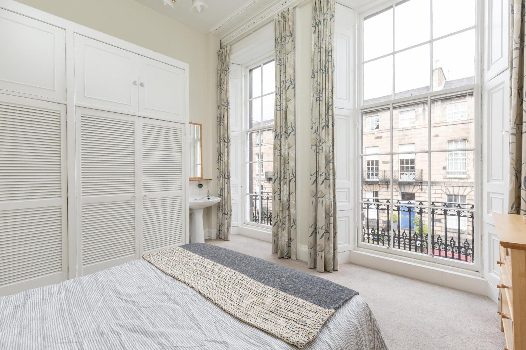 Light And Spacious 2 Bedroom Flat In Heart Of 爱丁堡 外观 照片